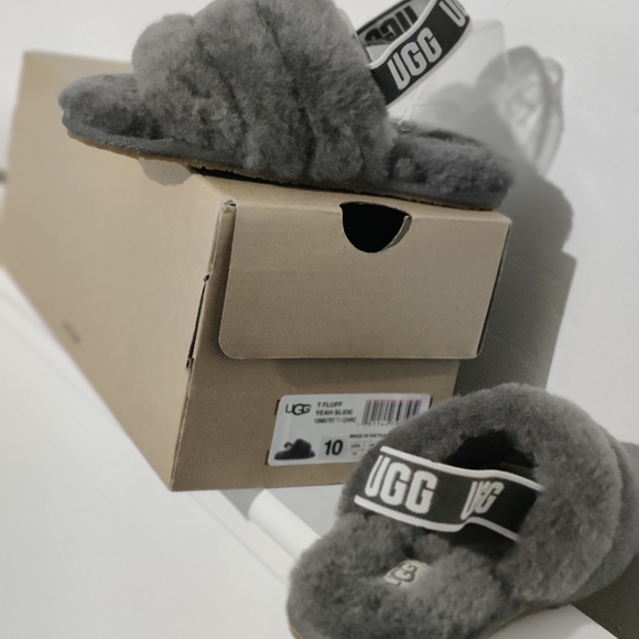 UGGs - Picture 3 of 4